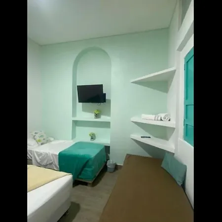 Сasa de vacaciones 4cr-1m 4 Bedroom House In Getsemani With Air Conditioning And Wifi *