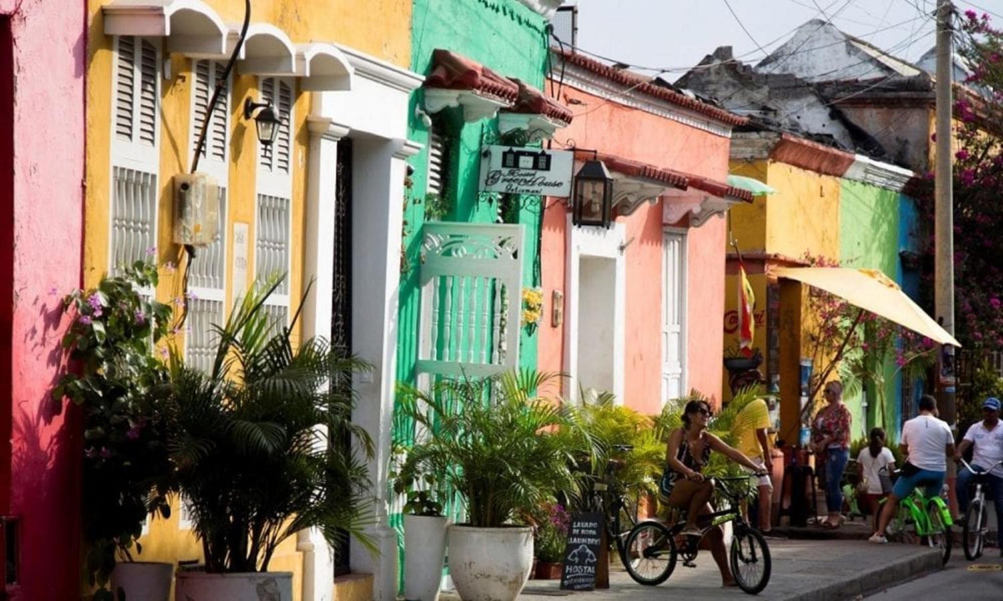 Сasa de vacaciones 4cr-1m 4 Bedroom House In Getsemani With Air Conditioning And Wifi *
